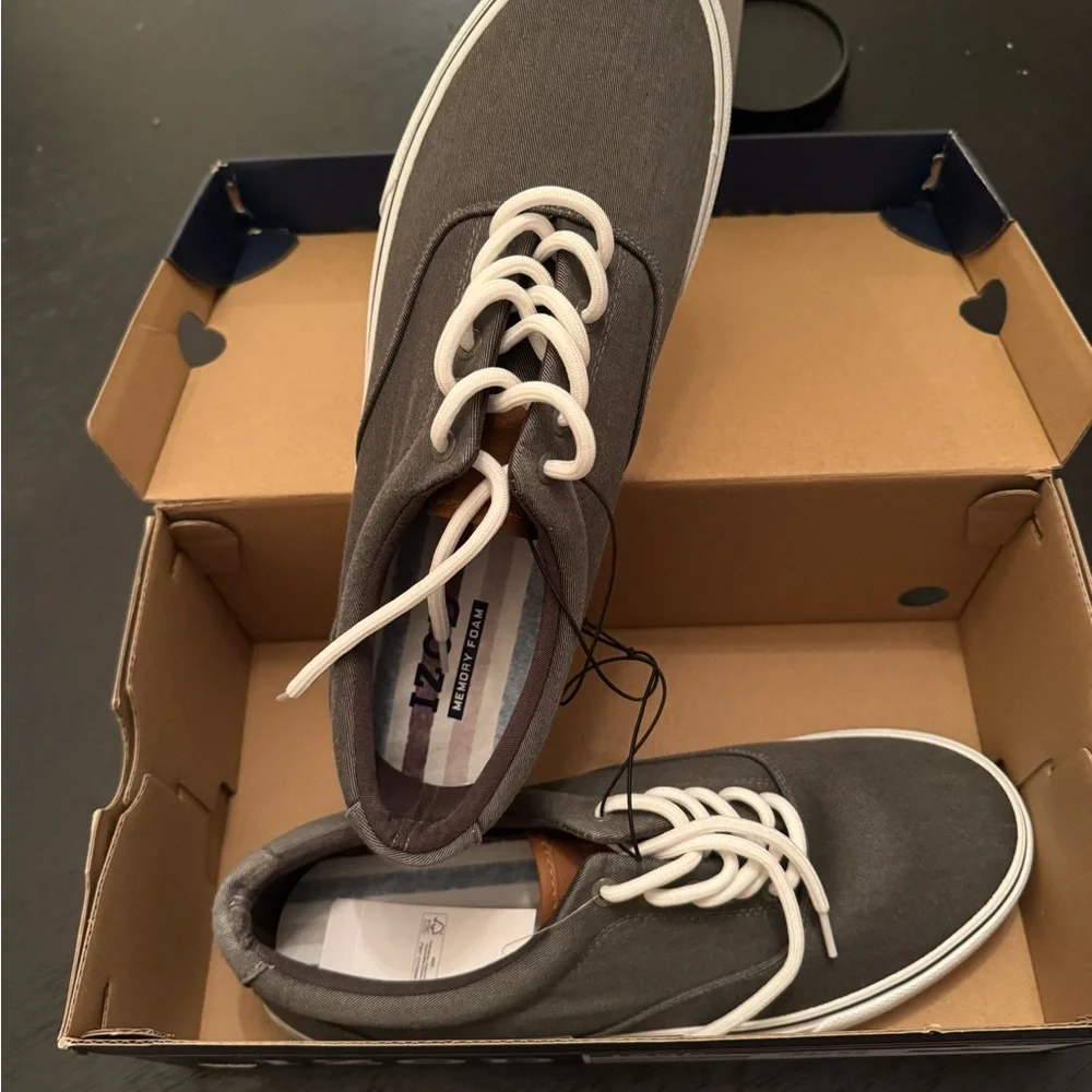 NEW IZOD Men's Charcoal Gray Sneakers